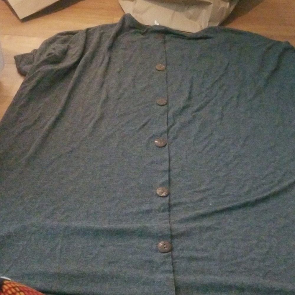 Gray tshirt - Picture 2 of 2